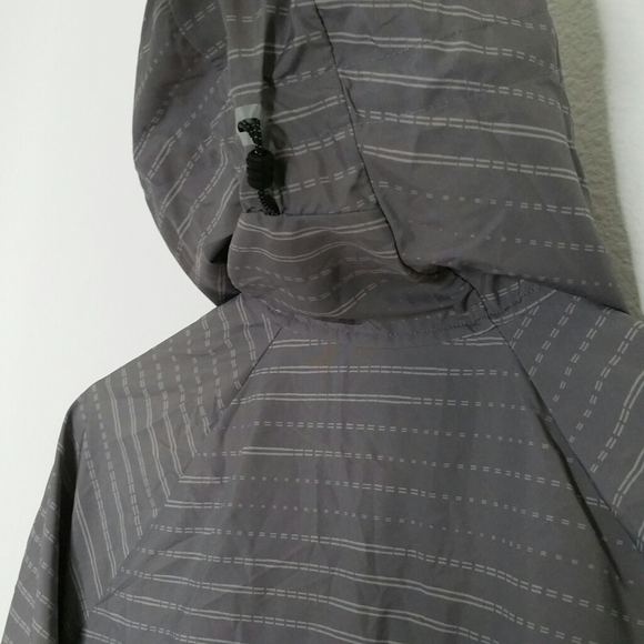 Nike Lightweight Essential Hooded Running Jacket - Picture 6 of 8